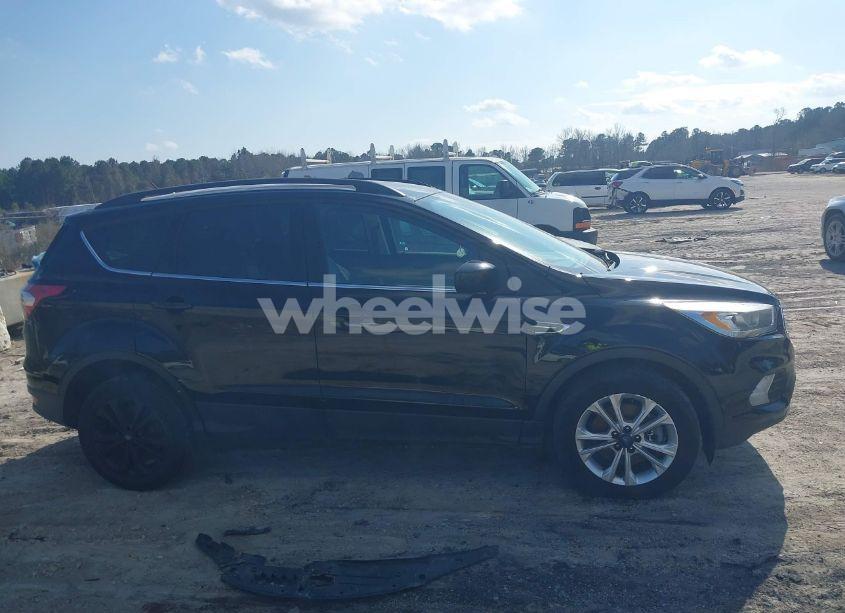 Photo 13 of 2017 Ford Escape SE (VIN 1FMCU9GD2HUF00403)