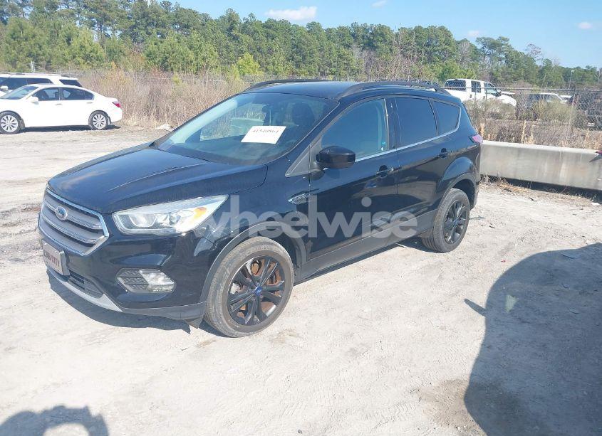 Photo 2 of 2017 Ford Escape SE (VIN 1FMCU9GD2HUF00403)