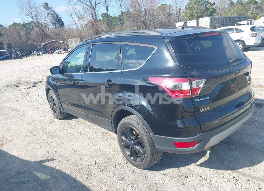 Photo 3 of 2017 Ford Escape SE (VIN 1FMCU9GD2HUF00403)