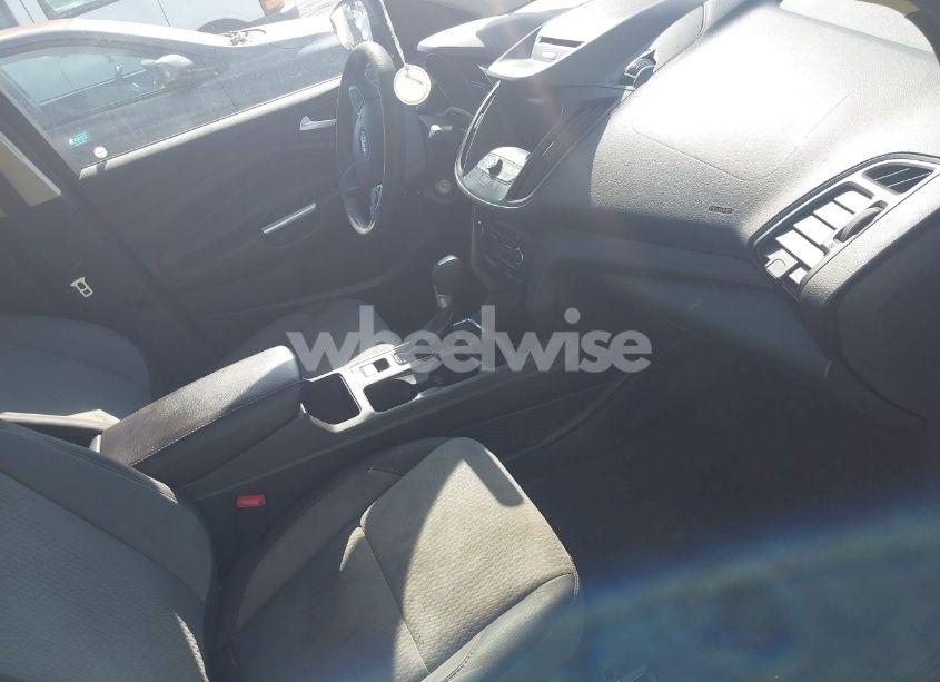 Photo 5 of 2017 Ford Escape SE (VIN 1FMCU9GD2HUF00403)