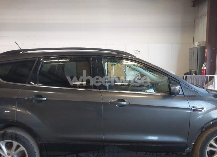 Photo 14 of 2018 Ford Escape SE (VIN 1FMCU9GD2JUA04815)