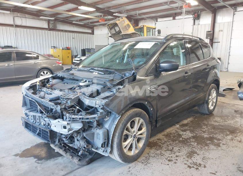 Photo 2 of 2018 Ford Escape SE (VIN 1FMCU9GD2JUA04815)