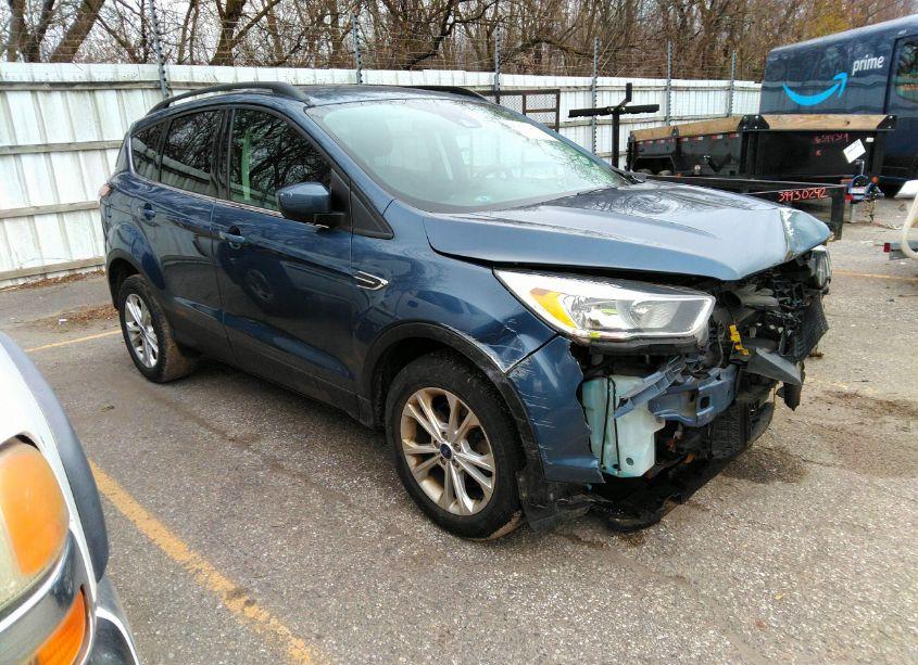 2018 Ford Escape SE (VIN 1FMCU9GD2JUA21369) main photo