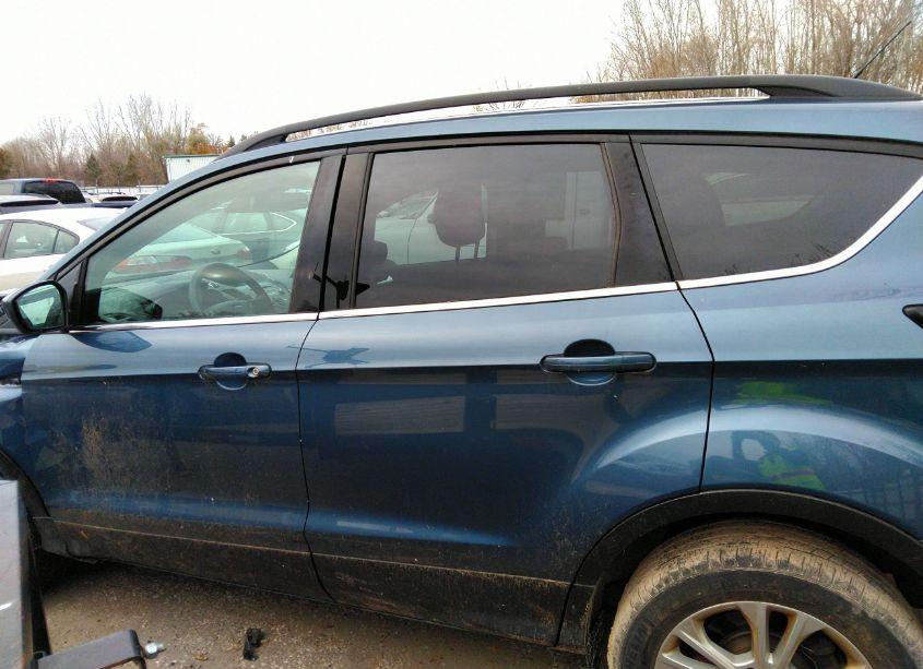 Photo 14 of 2018 Ford Escape SE (VIN 1FMCU9GD2JUA21369)