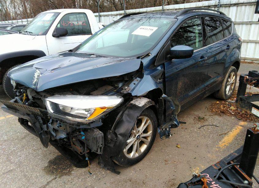 Photo 2 of 2018 Ford Escape SE (VIN 1FMCU9GD2JUA21369)