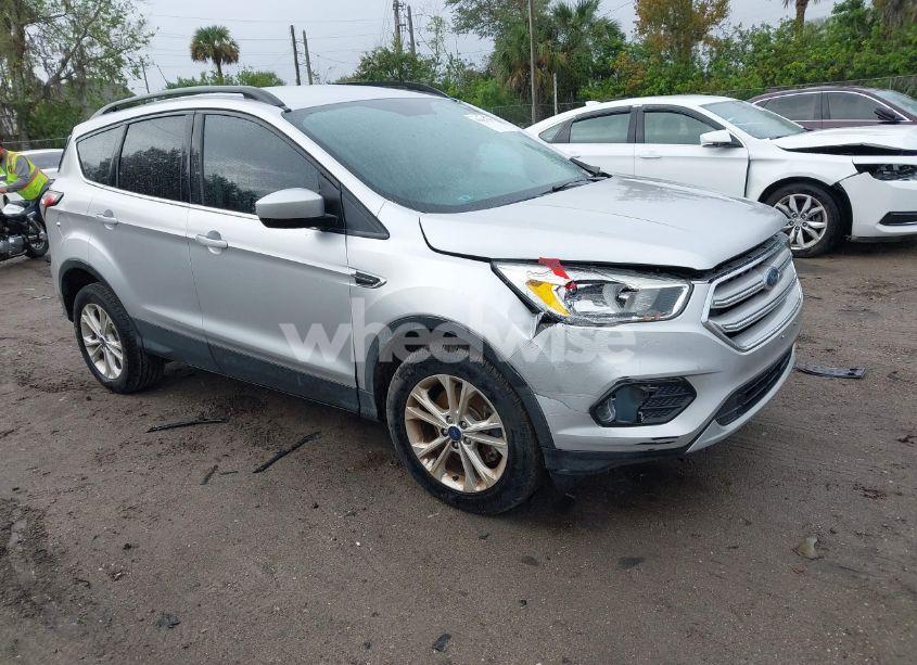 2018 Ford Escape SE (VIN 1FMCU9GD2JUA32601) main photo