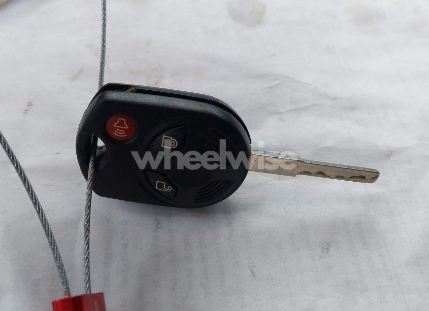 Photo 11 of 2018 Ford Escape SE (VIN 1FMCU9GD2JUA32601)