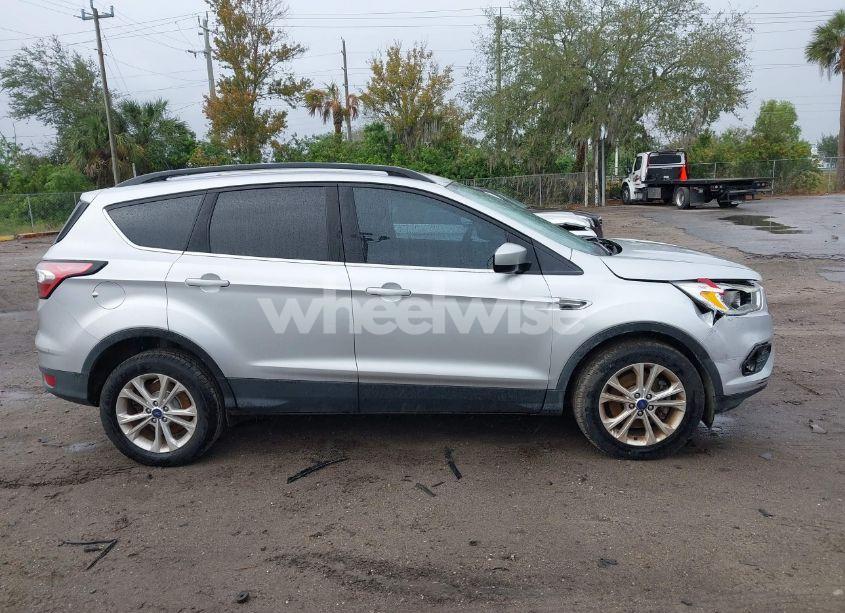 Photo 13 of 2018 Ford Escape SE (VIN 1FMCU9GD2JUA32601)