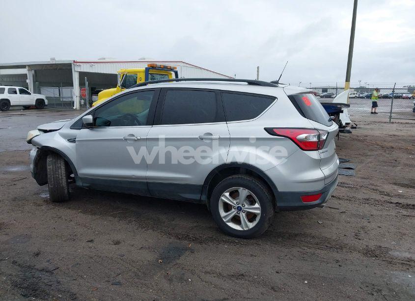 Photo 14 of 2018 Ford Escape SE (VIN 1FMCU9GD2JUA32601)