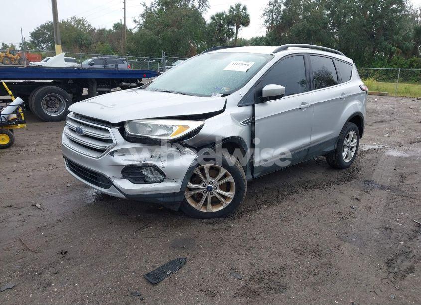 Photo 2 of 2018 Ford Escape SE (VIN 1FMCU9GD2JUA32601)