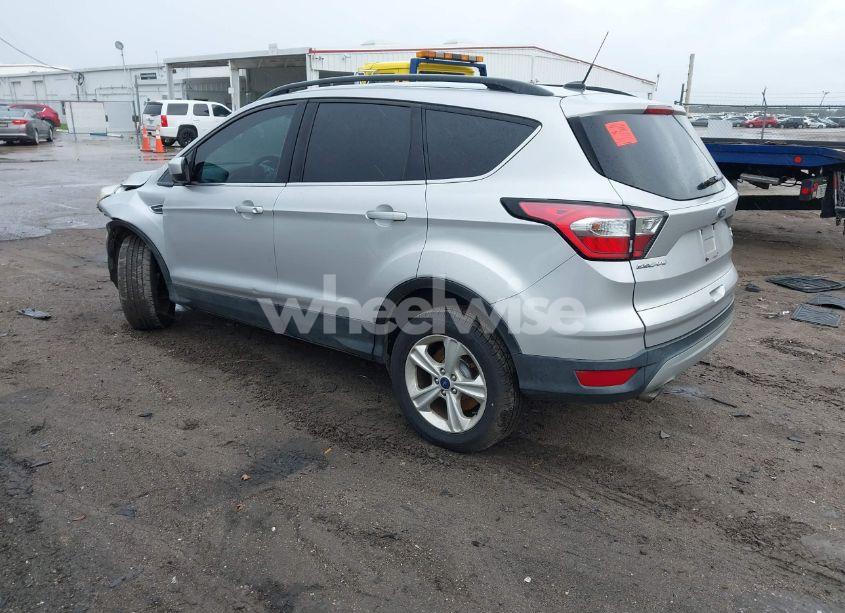 Photo 3 of 2018 Ford Escape SE (VIN 1FMCU9GD2JUA32601)