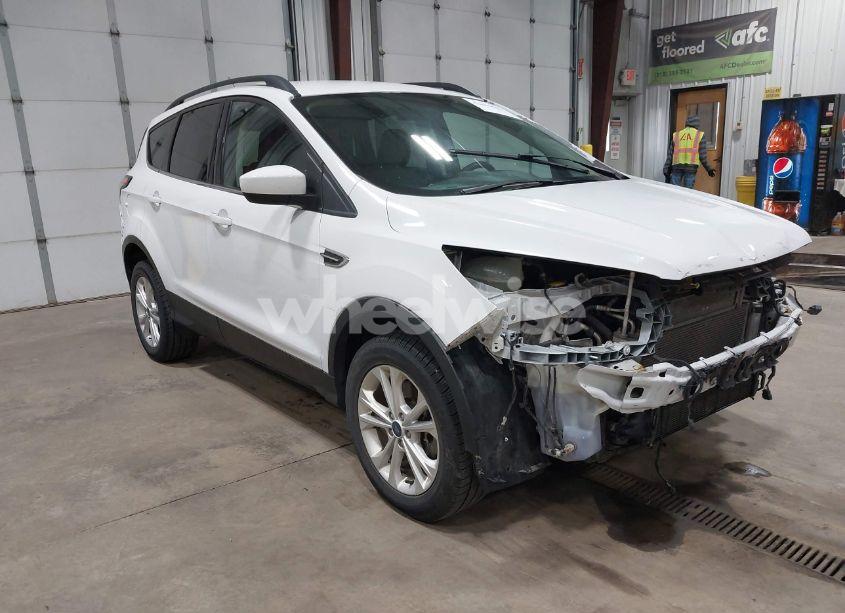 2018 Ford Escape SE (VIN 1FMCU9GD2JUA47227) main photo