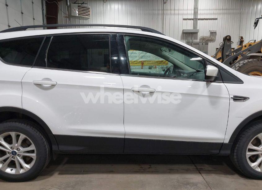 Photo 14 of 2018 Ford Escape SE (VIN 1FMCU9GD2JUA47227)