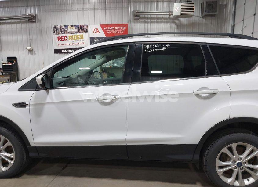 Photo 15 of 2018 Ford Escape SE (VIN 1FMCU9GD2JUA47227)