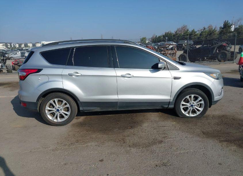 Photo 14 of 2018 Ford Escape SE (VIN 1FMCU9GD2JUB17583)