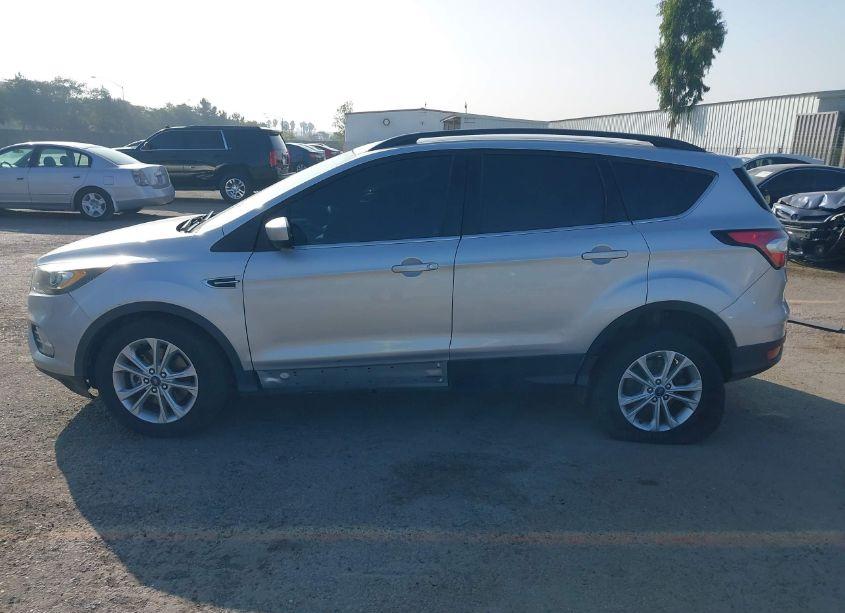 Photo 15 of 2018 Ford Escape SE (VIN 1FMCU9GD2JUB17583)