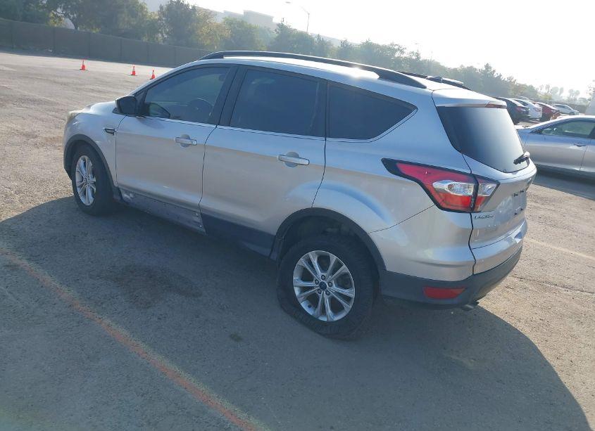 Photo 3 of 2018 Ford Escape SE (VIN 1FMCU9GD2JUB17583)