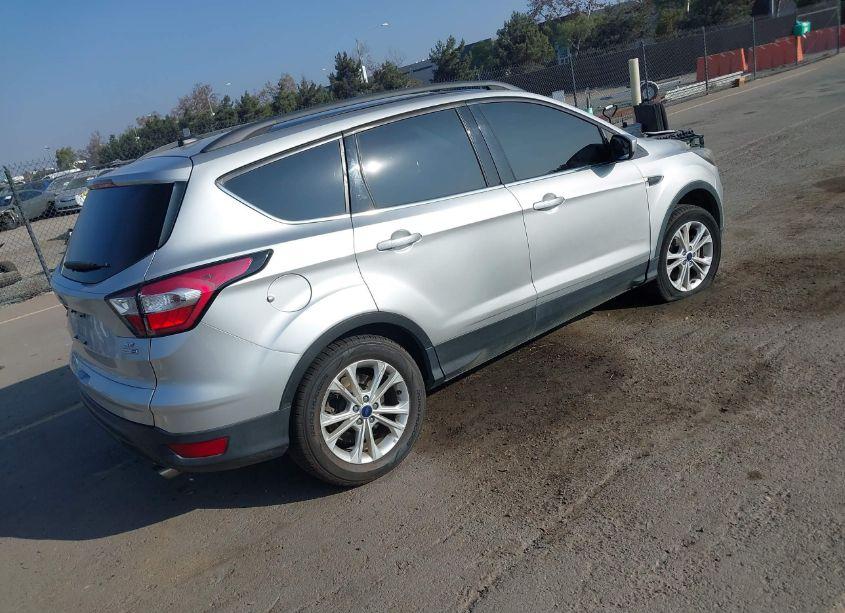 Photo 4 of 2018 Ford Escape SE (VIN 1FMCU9GD2JUB17583)