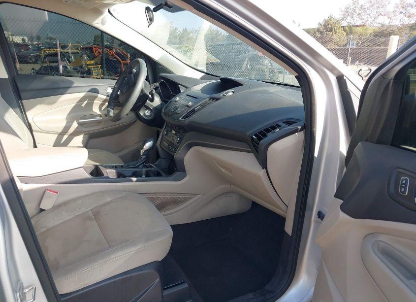 Photo 5 of 2018 Ford Escape SE (VIN 1FMCU9GD2JUB17583)