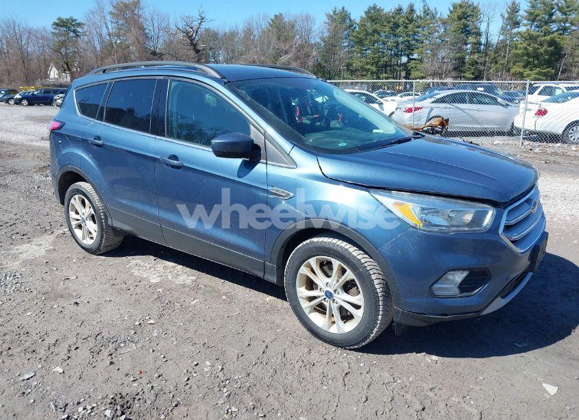 2018 Ford Escape SE (VIN 1FMCU9GD2JUB18426) main photo