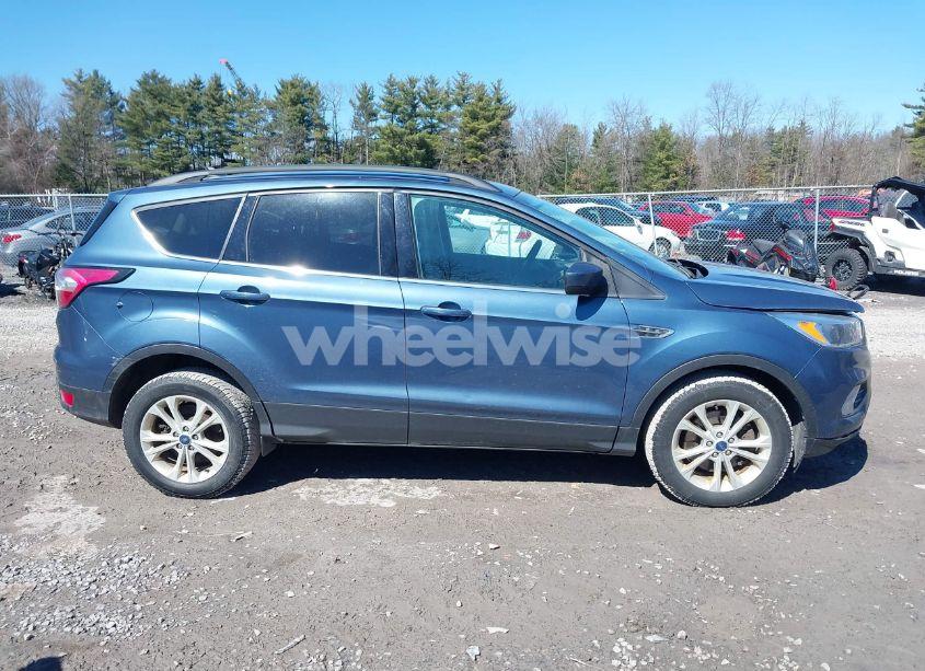 Photo 13 of 2018 Ford Escape SE (VIN 1FMCU9GD2JUB18426)