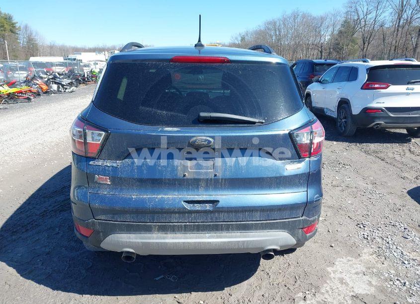 Photo 16 of 2018 Ford Escape SE (VIN 1FMCU9GD2JUB18426)