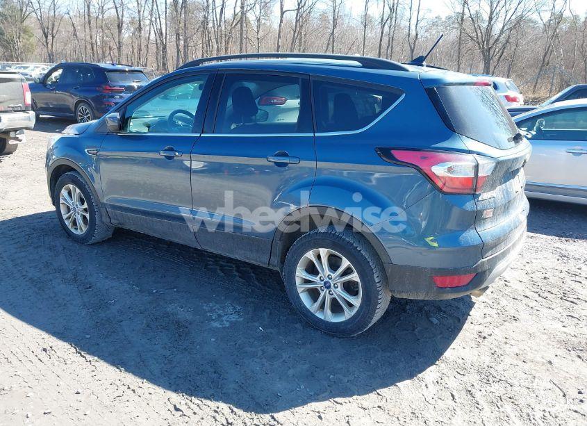 Photo 3 of 2018 Ford Escape SE (VIN 1FMCU9GD2JUB18426)