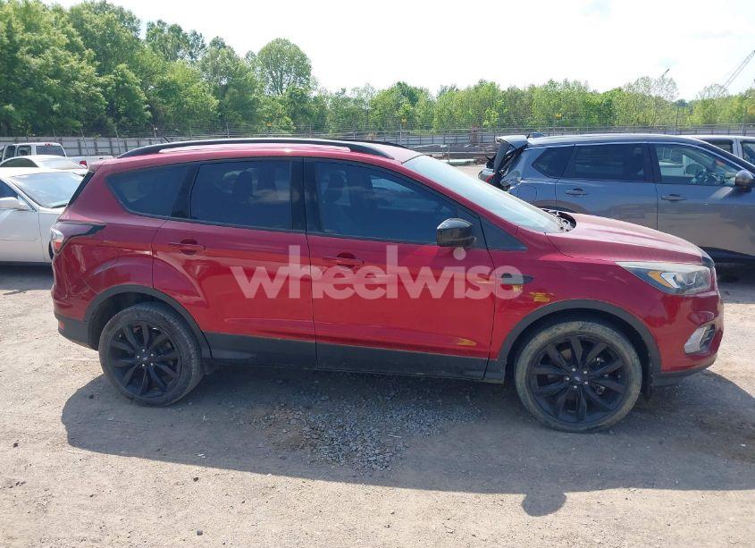Photo 13 of 2018 Ford Escape SE (VIN 1FMCU9GD2JUB36957)