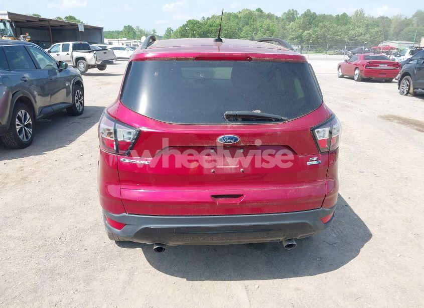 Photo 16 of 2018 Ford Escape SE (VIN 1FMCU9GD2JUB36957)