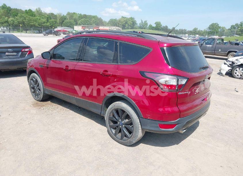 Photo 3 of 2018 Ford Escape SE (VIN 1FMCU9GD2JUB36957)