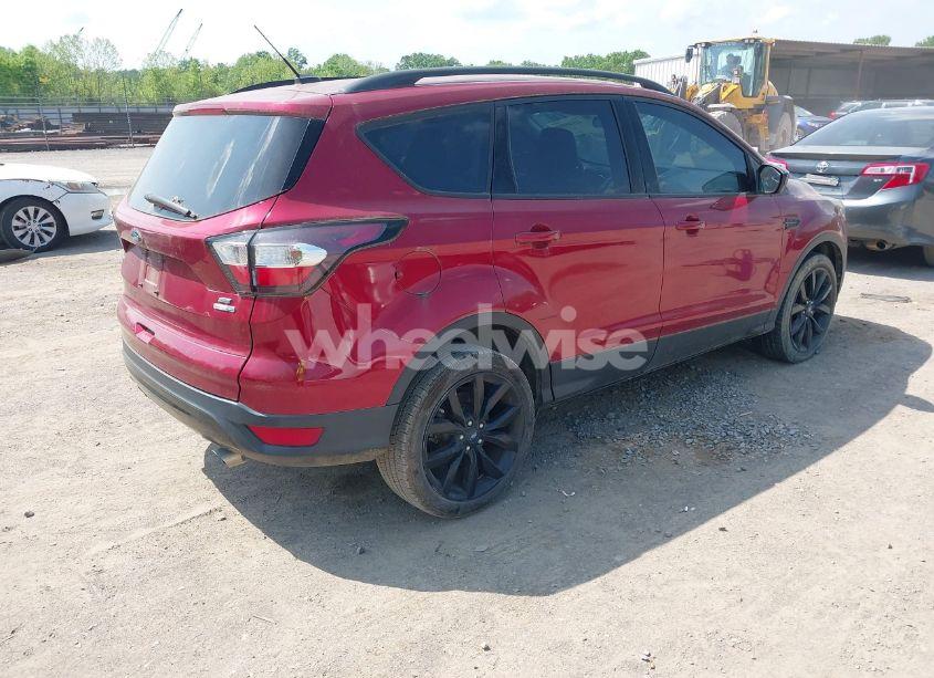 Photo 4 of 2018 Ford Escape SE (VIN 1FMCU9GD2JUB36957)