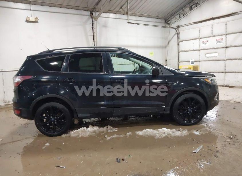 Photo 13 of 2018 Ford Escape SE (VIN 1FMCU9GD2JUB38787)
