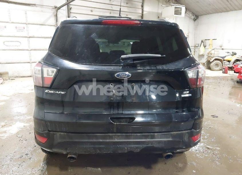 Photo 16 of 2018 Ford Escape SE (VIN 1FMCU9GD2JUB38787)