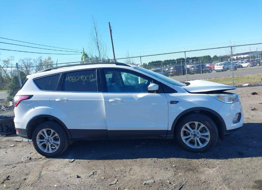Photo 13 of 2018 Ford Escape SE (VIN 1FMCU9GD2JUB50499)