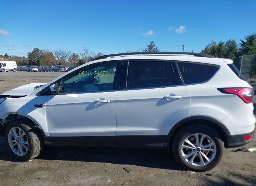 Photo 14 of 2018 Ford Escape SE (VIN 1FMCU9GD2JUB50499)