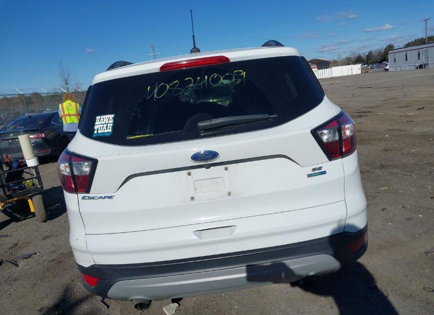 Photo 16 of 2018 Ford Escape SE (VIN 1FMCU9GD2JUB50499)