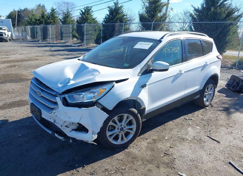 Photo 2 of 2018 Ford Escape SE (VIN 1FMCU9GD2JUB50499)