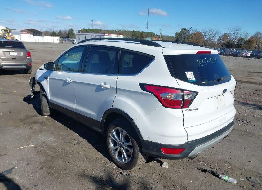 Photo 3 of 2018 Ford Escape SE (VIN 1FMCU9GD2JUB50499)