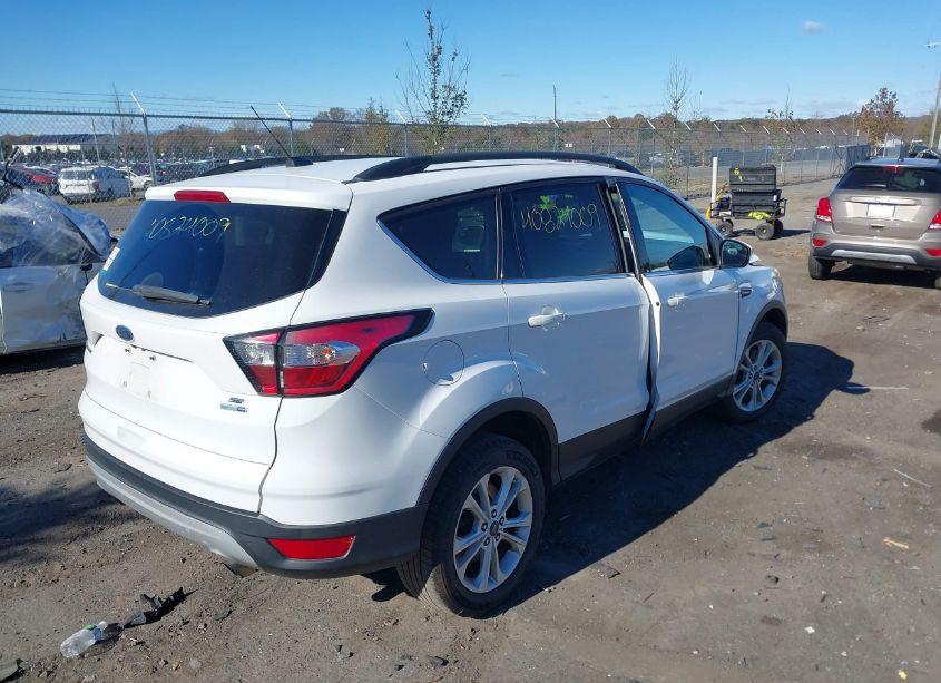Photo 4 of 2018 Ford Escape SE (VIN 1FMCU9GD2JUB50499)