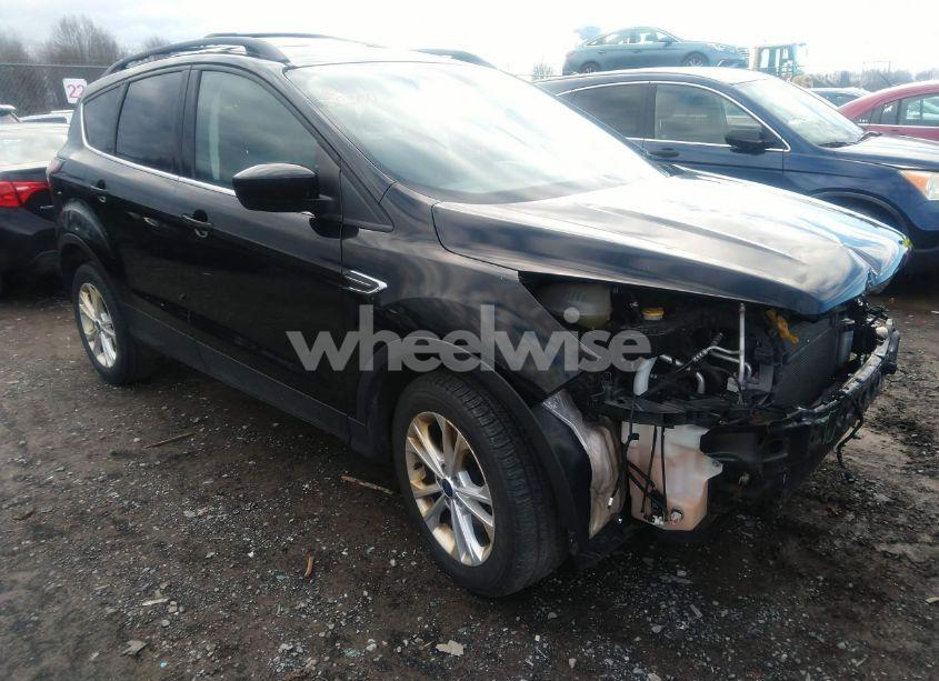 2018 Ford Escape SE (VIN 1FMCU9GD2JUC25413) main photo