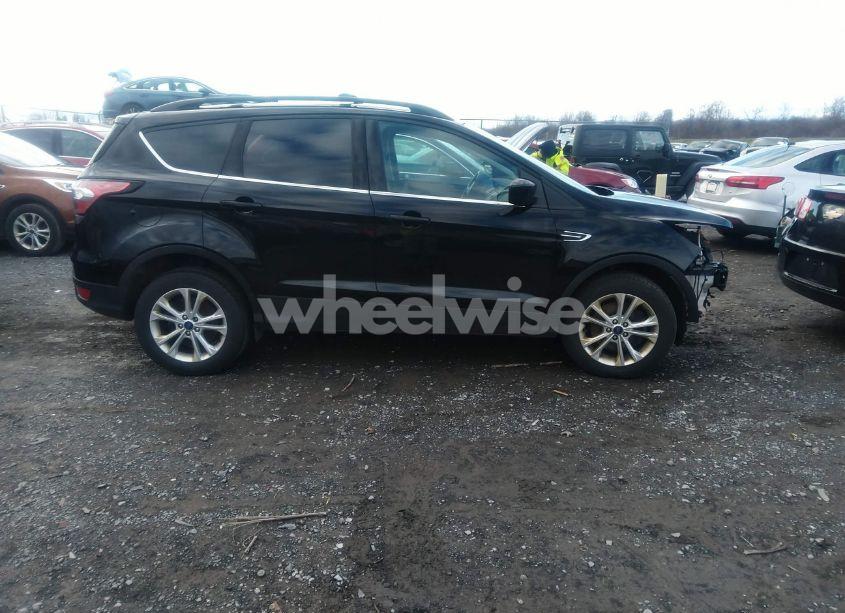 Photo 14 of 2018 Ford Escape SE (VIN 1FMCU9GD2JUC25413)