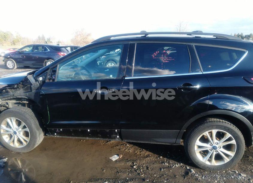 Photo 15 of 2018 Ford Escape SE (VIN 1FMCU9GD2JUC25413)