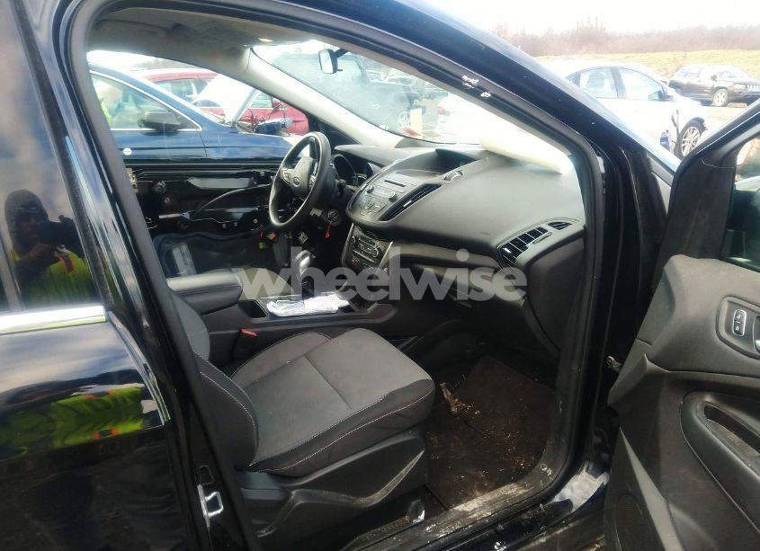 Photo 5 of 2018 Ford Escape SE (VIN 1FMCU9GD2JUC25413)