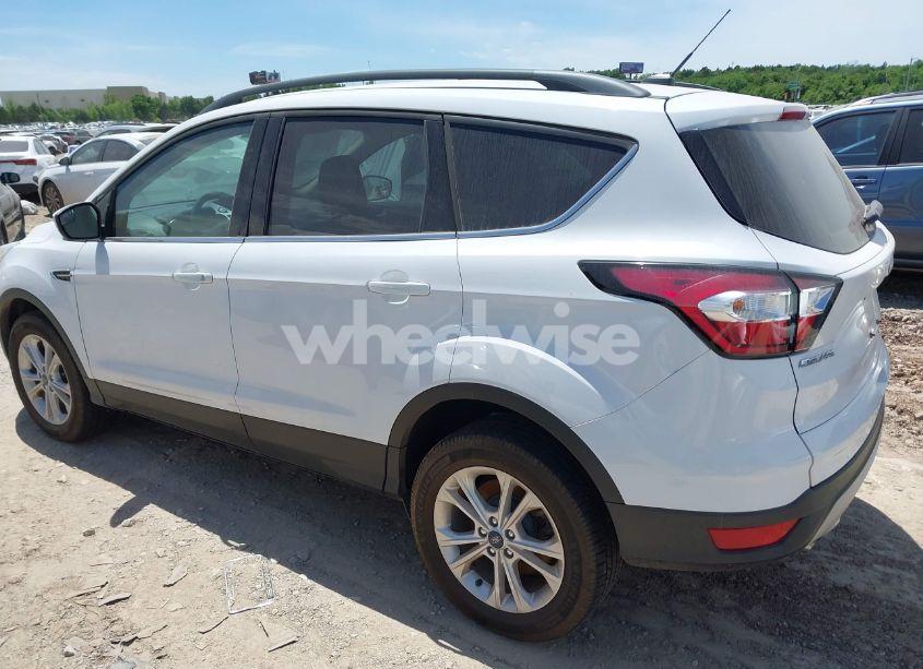 Photo 14 of 2018 Ford Escape SE (VIN 1FMCU9GD2JUD00479)
