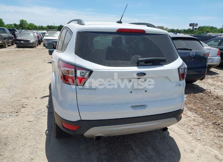 Photo 16 of 2018 Ford Escape SE (VIN 1FMCU9GD2JUD00479)