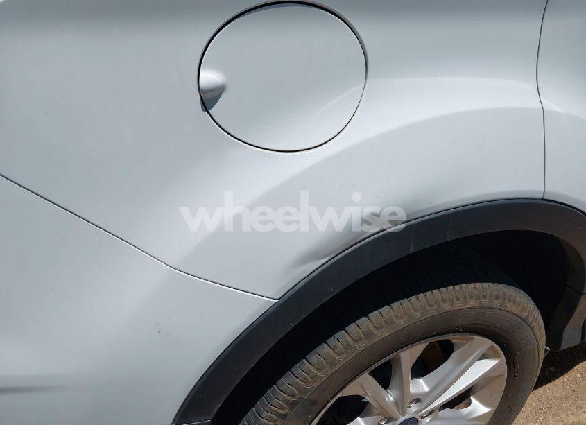 Photo 6 of 2018 Ford Escape SE (VIN 1FMCU9GD2JUD00479)