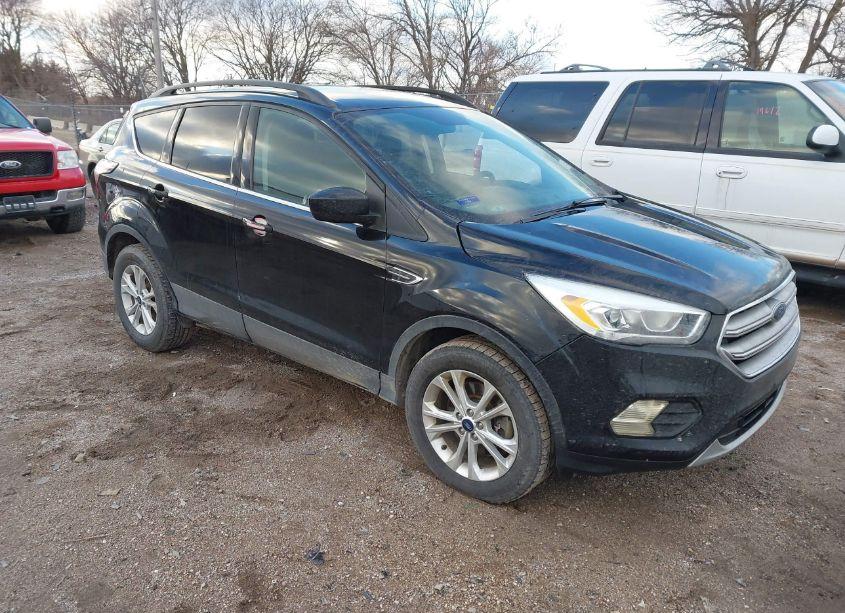 2018 Ford Escape SE (VIN 1FMCU9GD2JUD29075) main photo