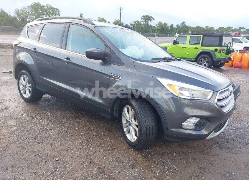 2018 Ford Escape SE (VIN 1FMCU9GD2JUD56311) main photo