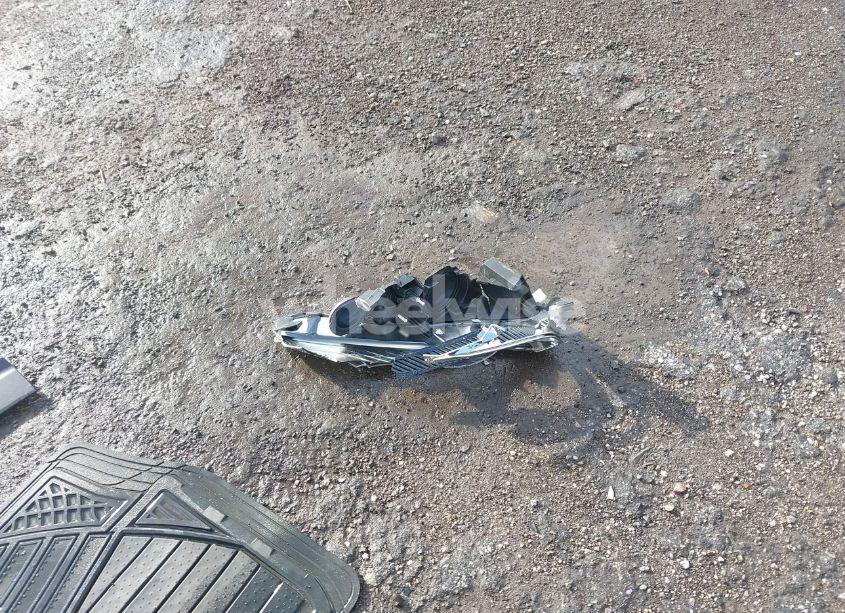 Photo 12 of 2018 Ford Escape SE (VIN 1FMCU9GD2JUD56311)