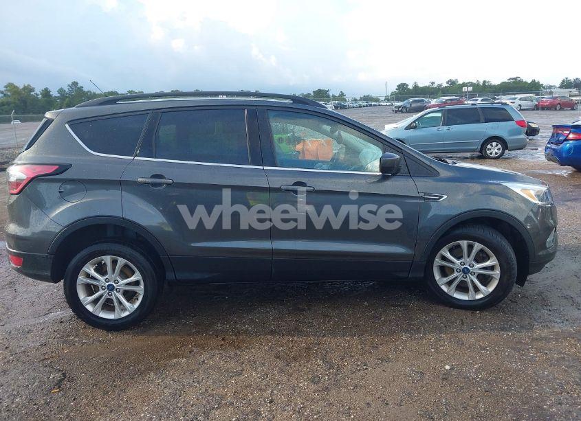 Photo 14 of 2018 Ford Escape SE (VIN 1FMCU9GD2JUD56311)